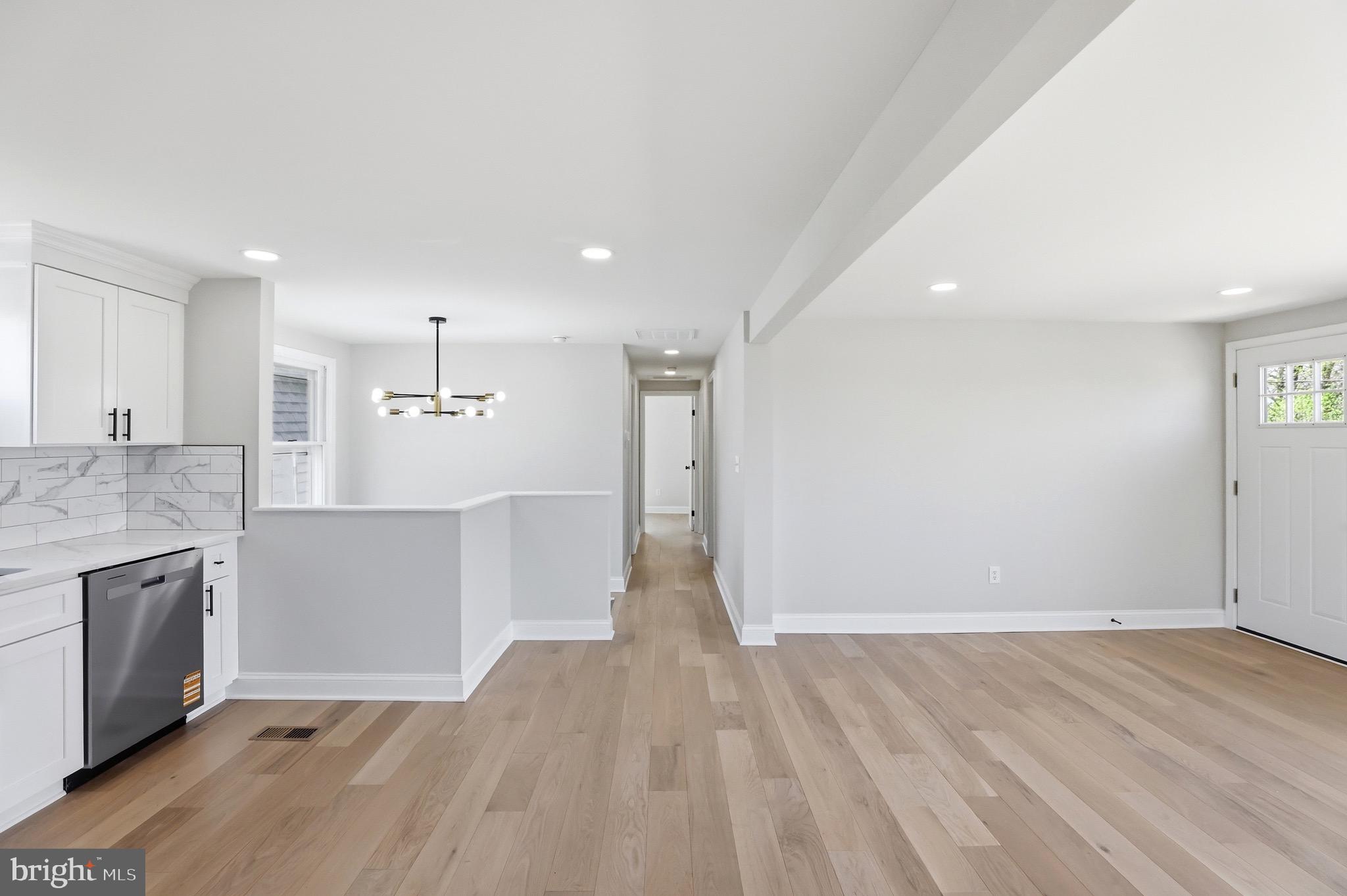 302 E THOMAS STREET