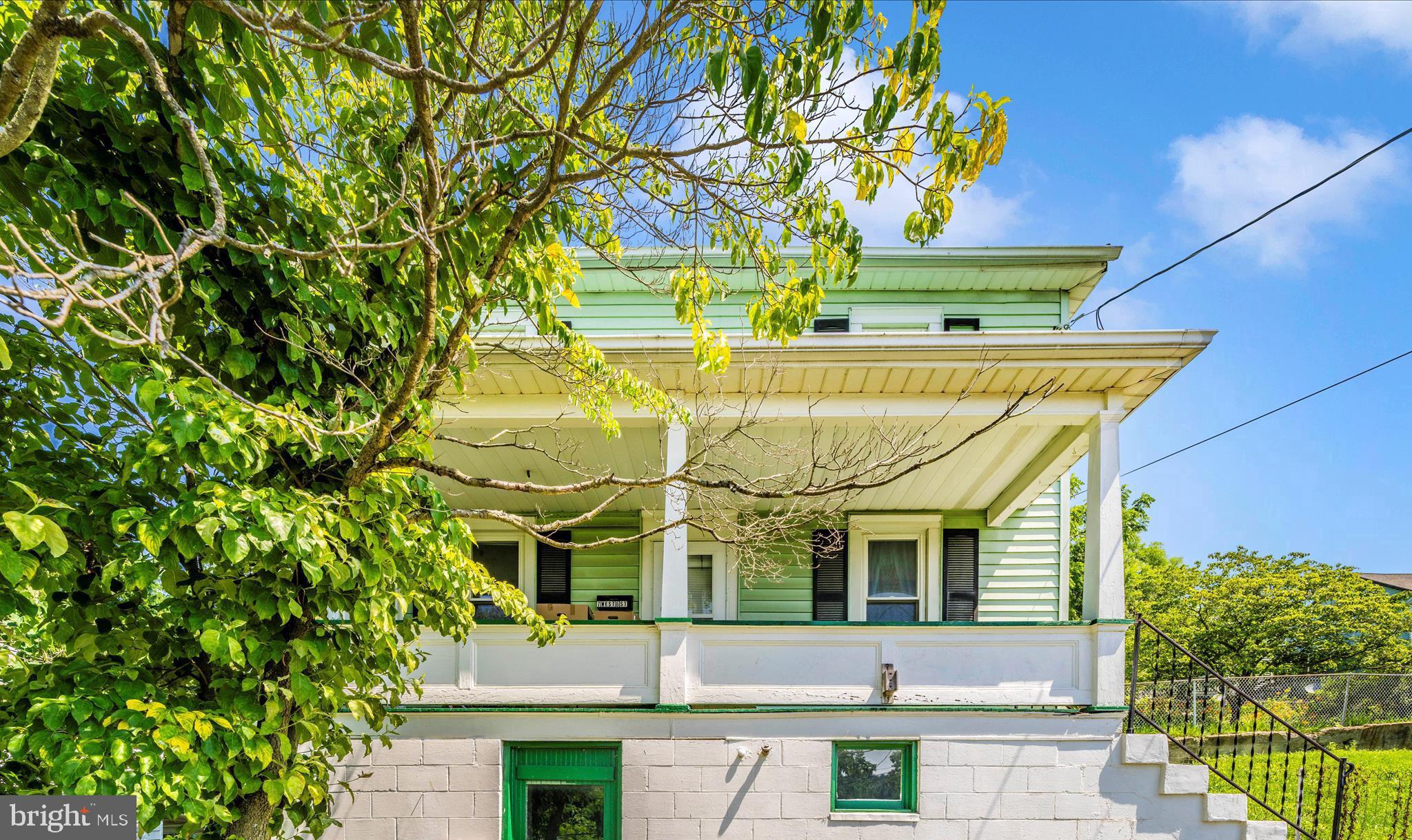 7 W B STREET