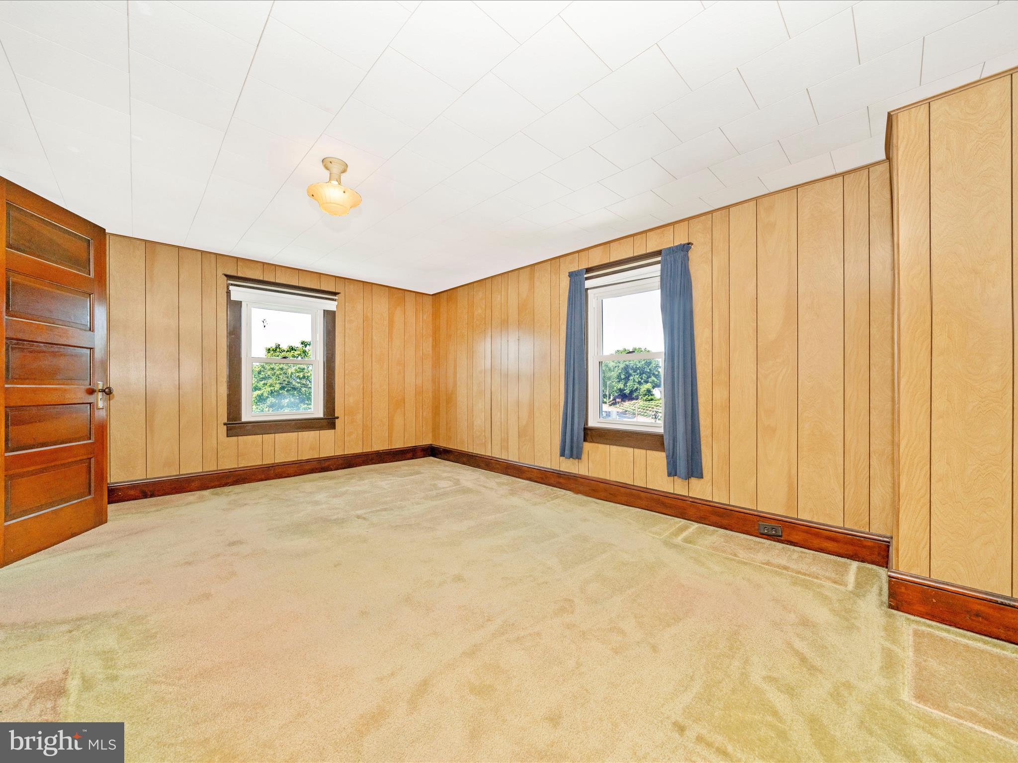 7 W B STREET