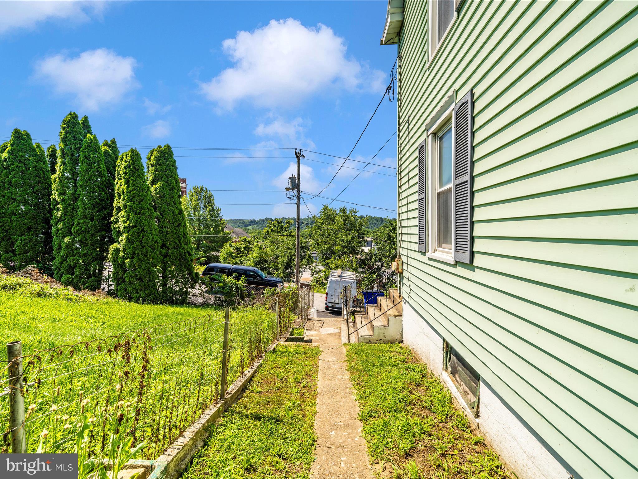 7 W B STREET