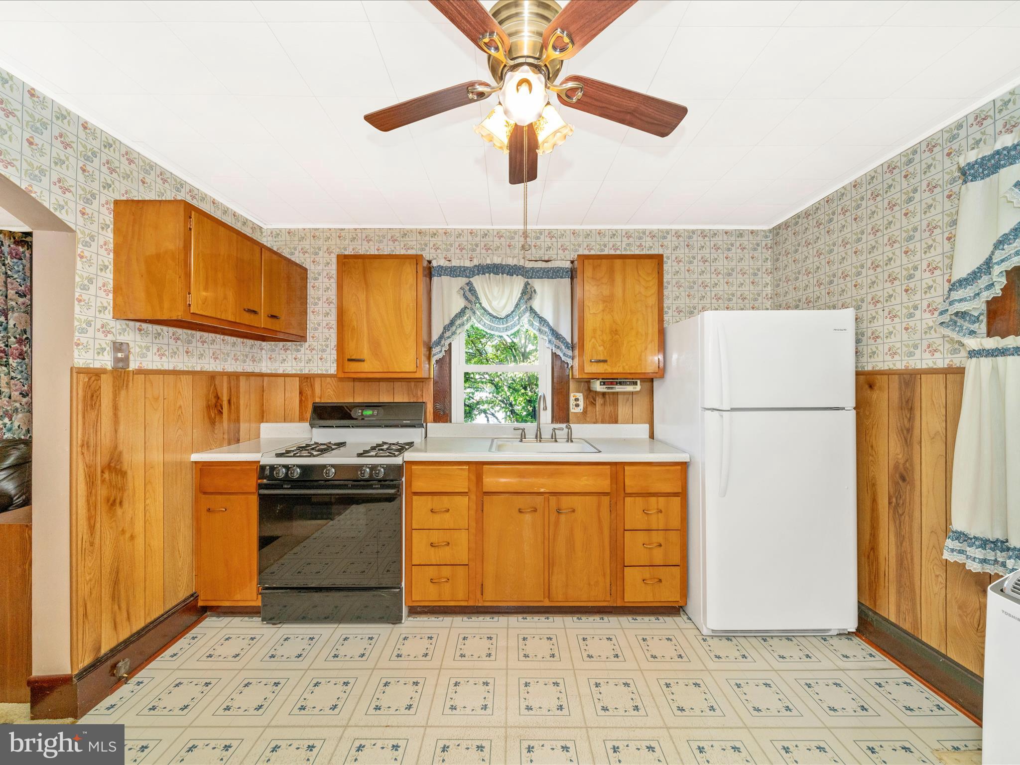 7 W B STREET