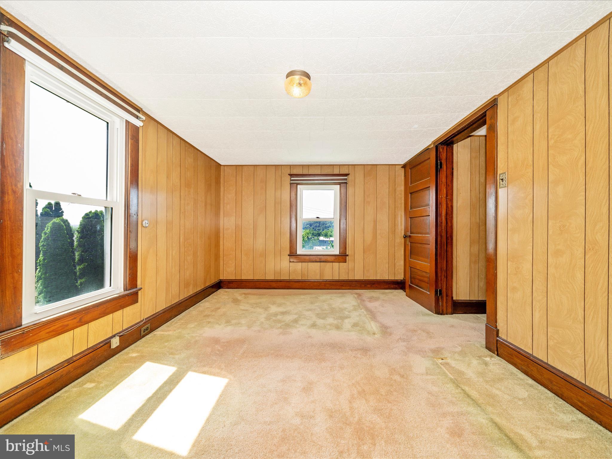 7 W B STREET