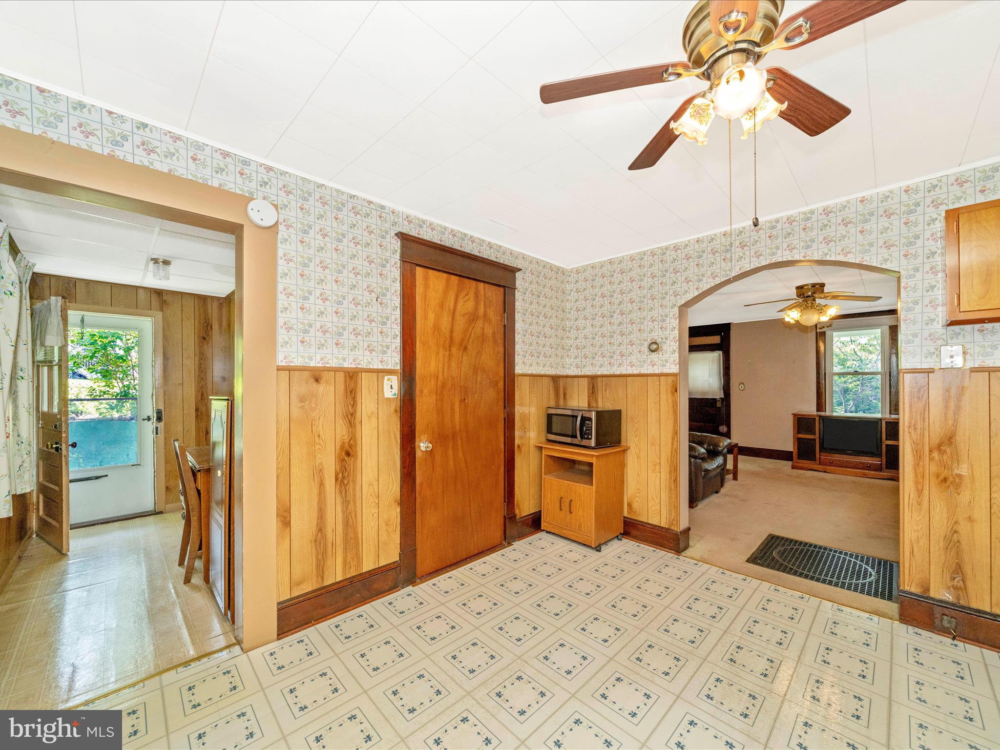 7 W B STREET