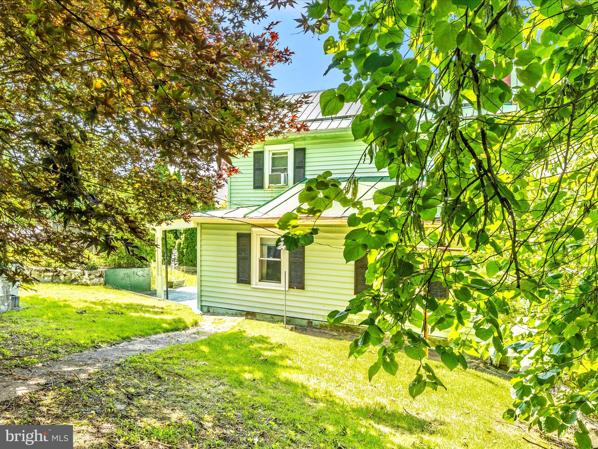 7 W B STREET