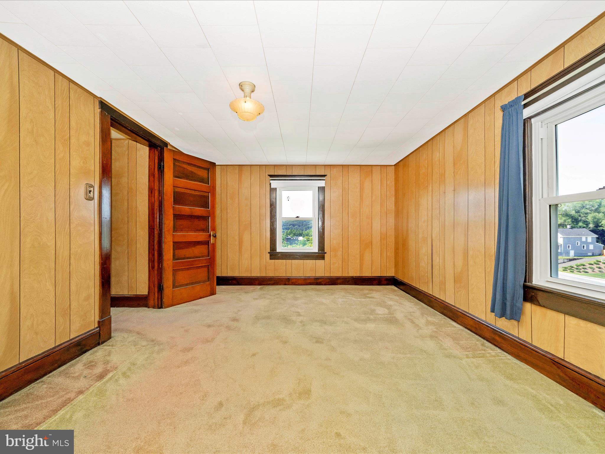 7 W B STREET