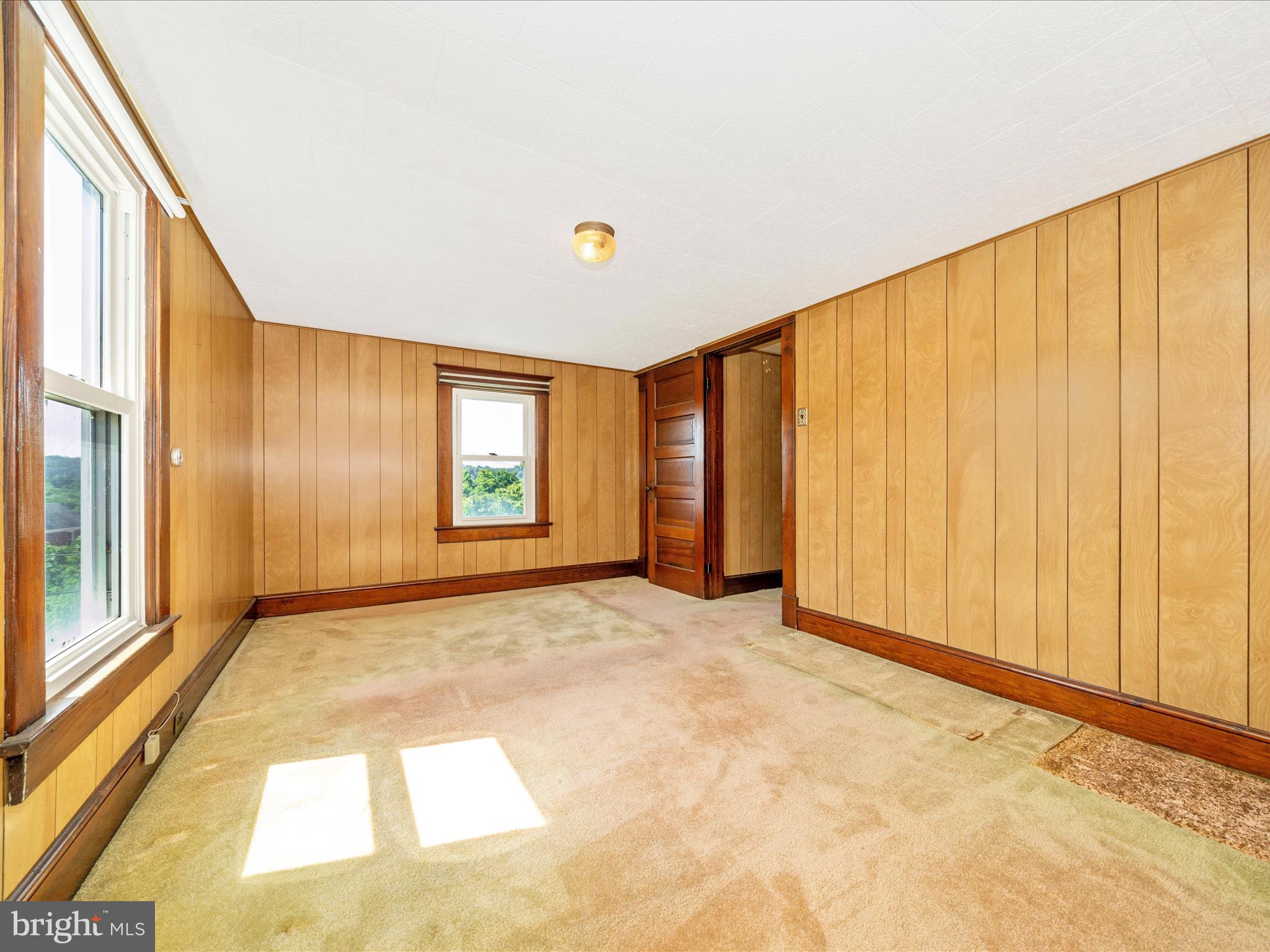 7 W B STREET