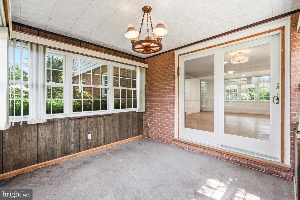 6783 SUNNYBROOK DRIVE