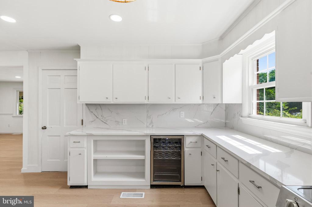 6783 SUNNYBROOK DRIVE