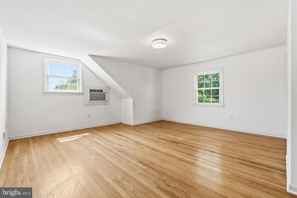 6783 SUNNYBROOK DRIVE