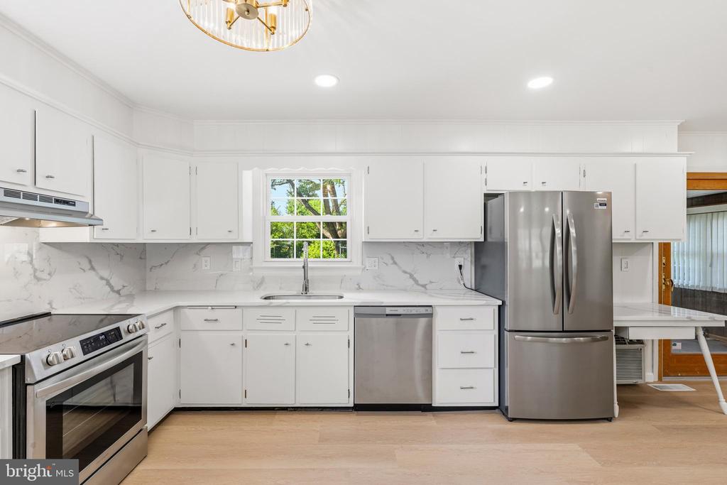 6783 SUNNYBROOK DRIVE