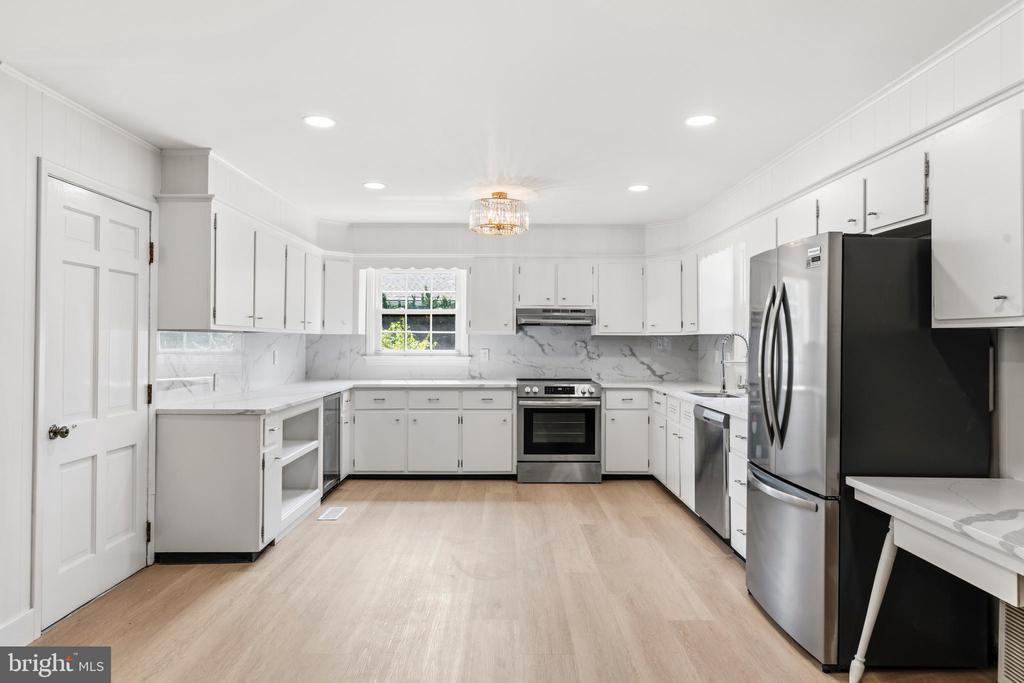 6783 SUNNYBROOK DRIVE