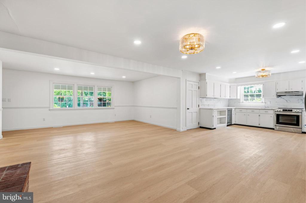 6783 SUNNYBROOK DRIVE