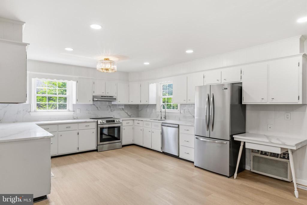 6783 SUNNYBROOK DRIVE