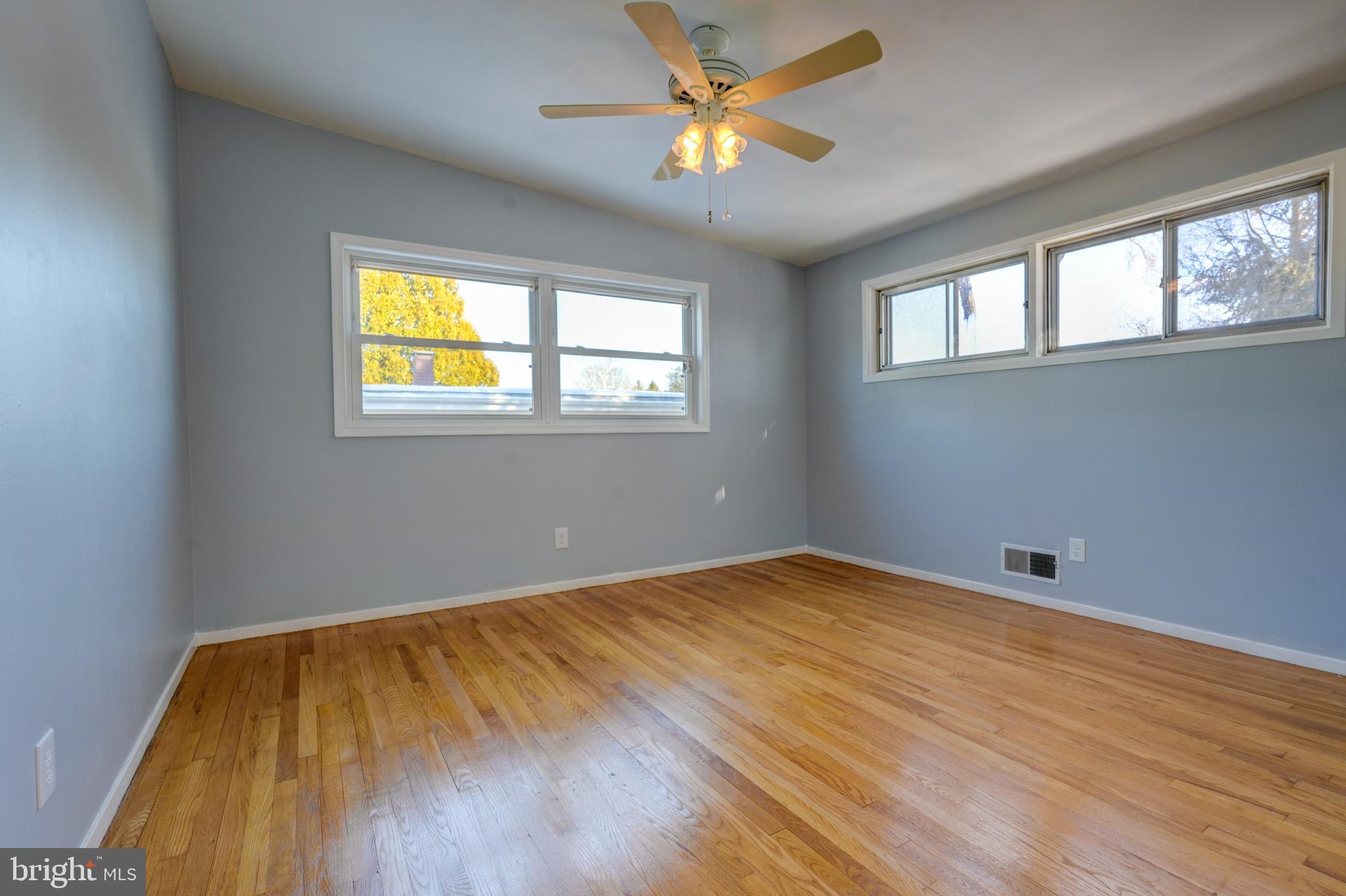 4 ROSANNE LANE