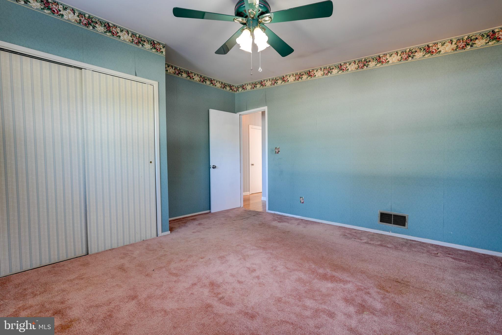 4 ROSANNE LANE
