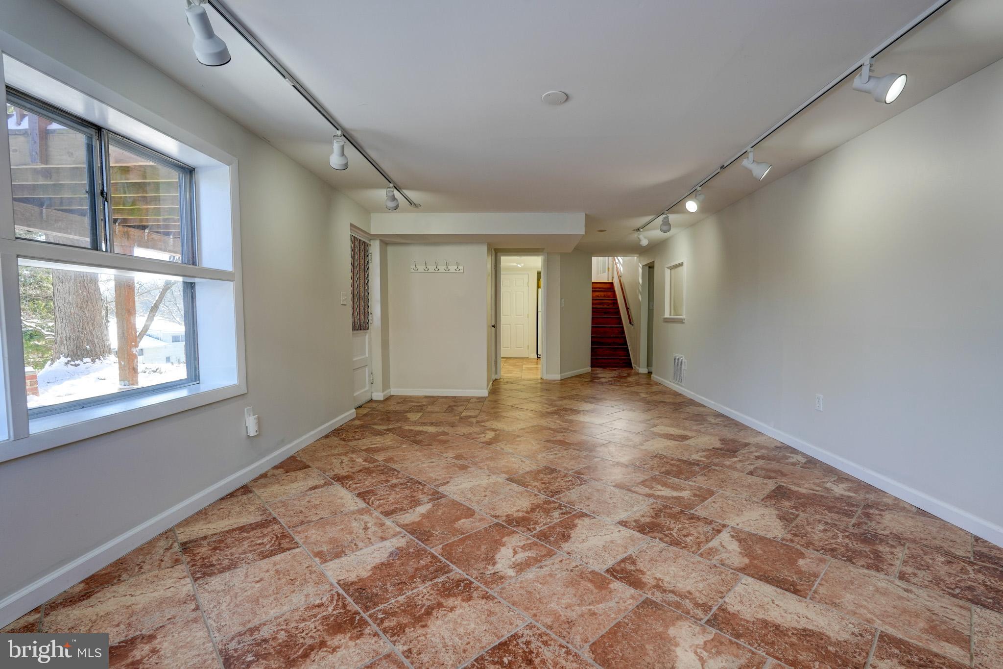 4 ROSANNE LANE