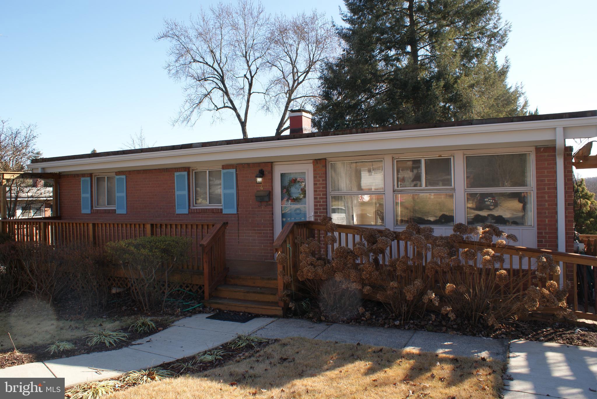 4 ROSANNE LANE