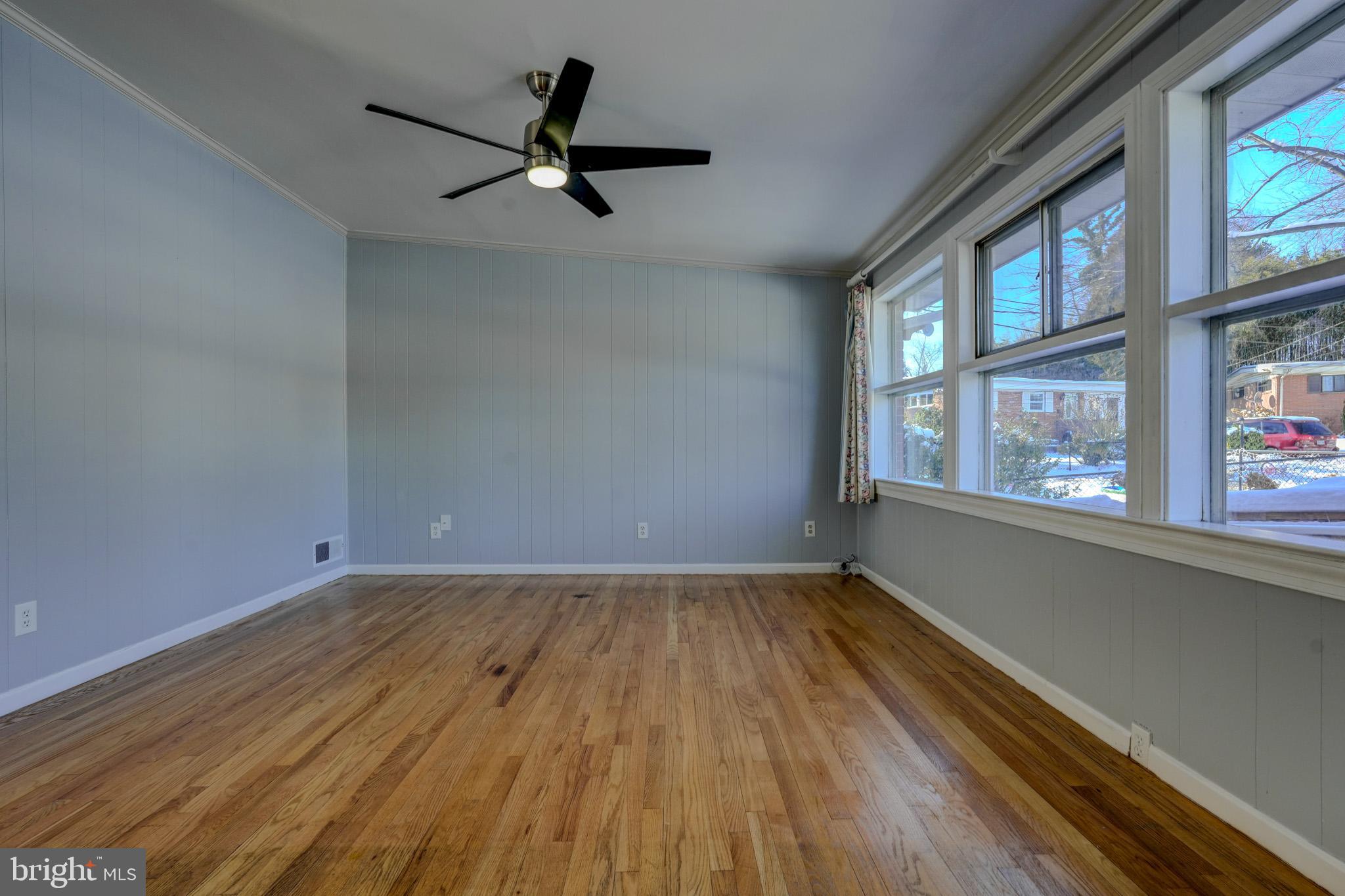 4 ROSANNE LANE