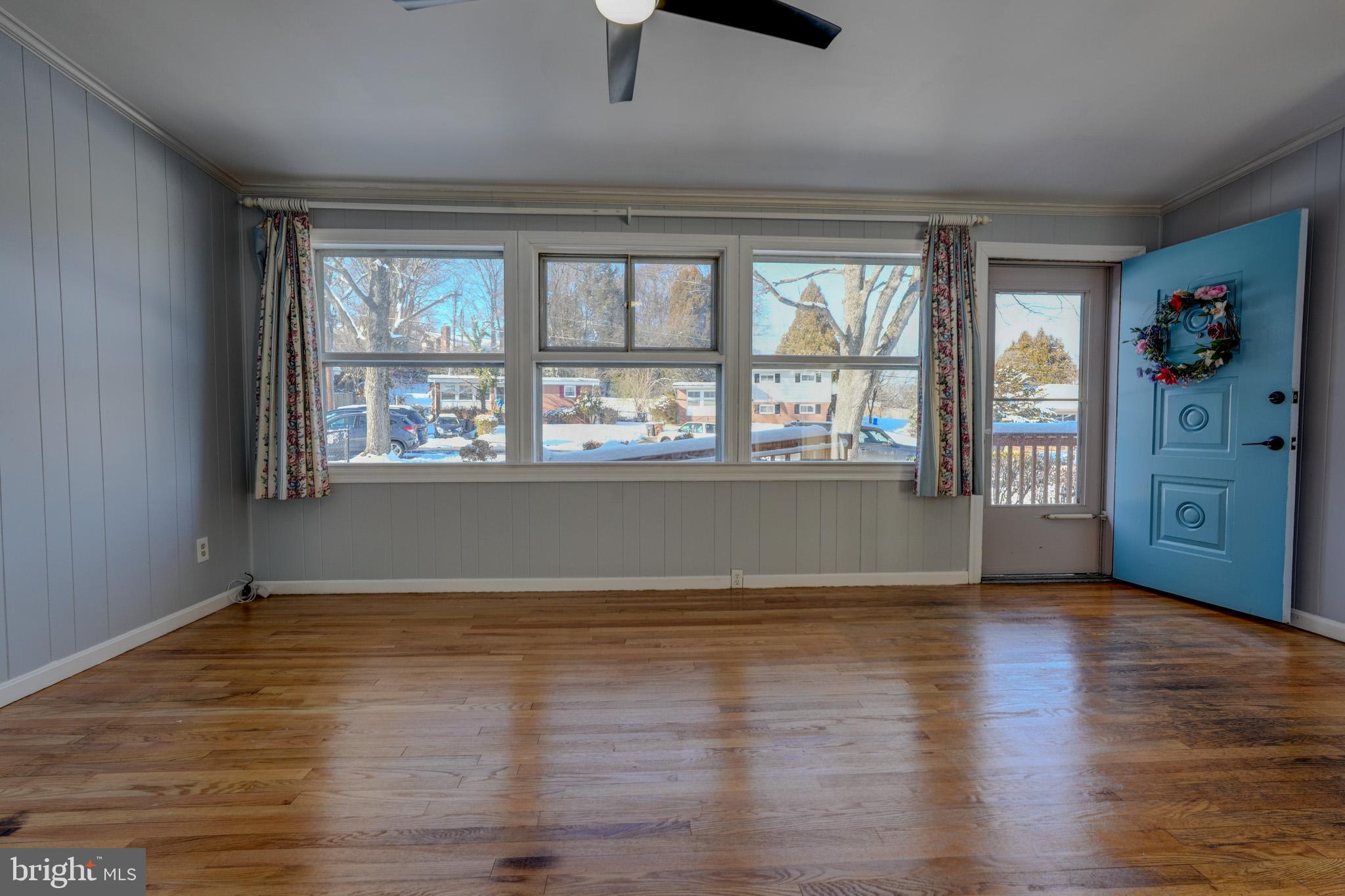 4 ROSANNE LANE