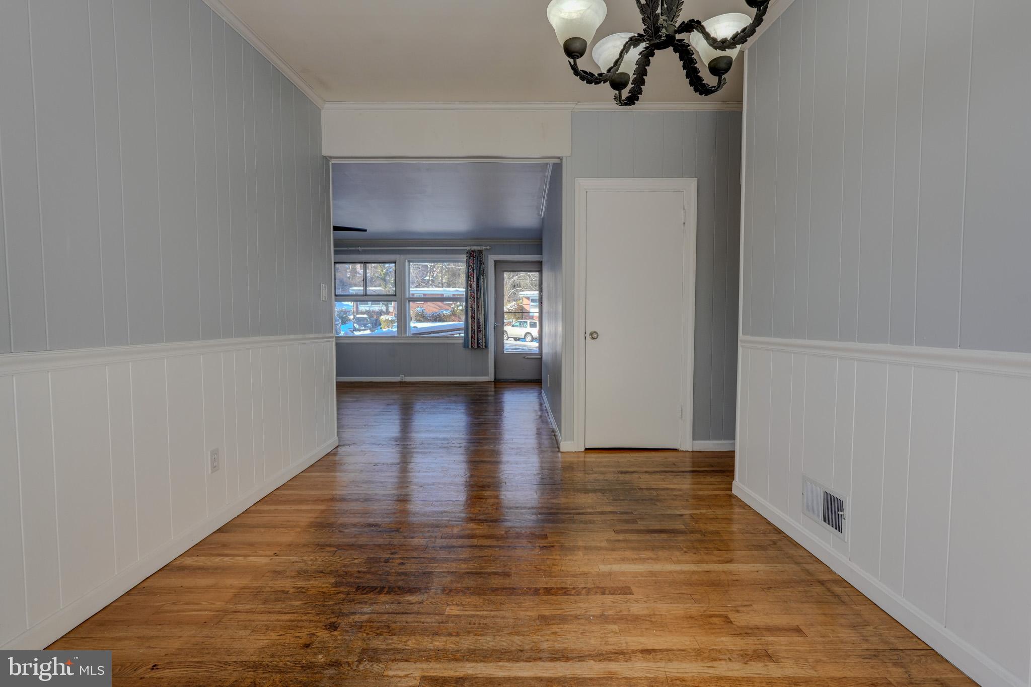 4 ROSANNE LANE