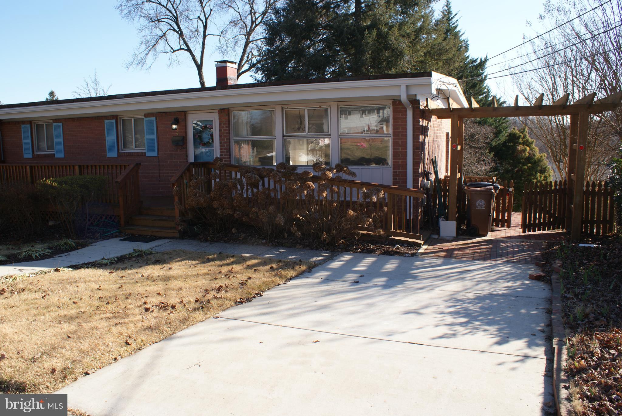 4 ROSANNE LANE