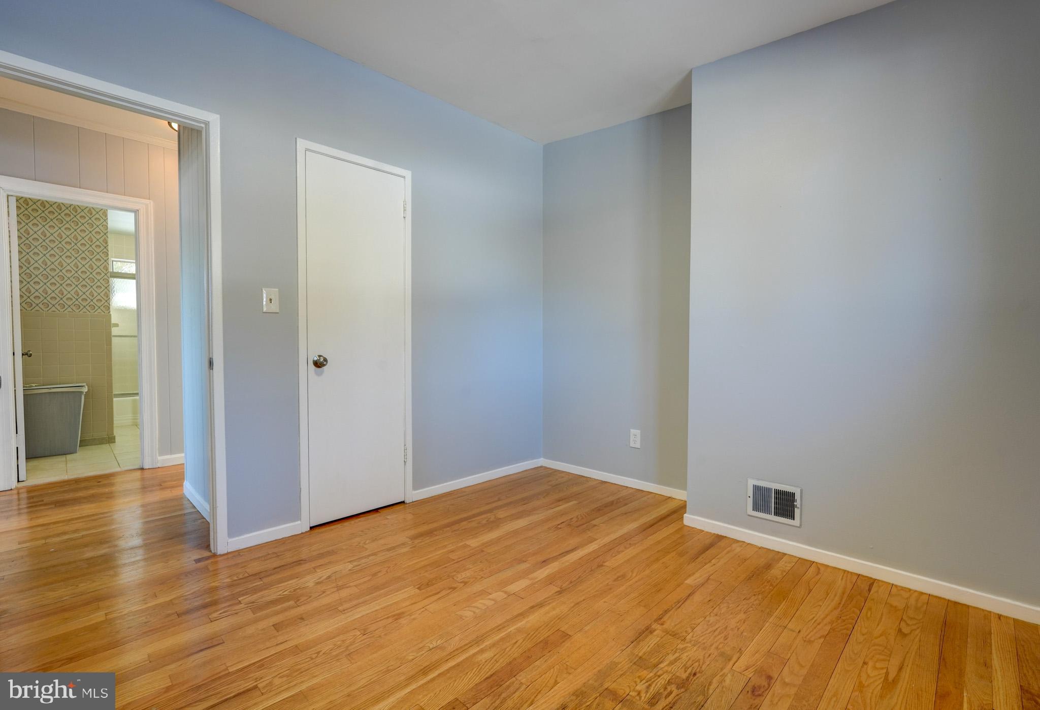 4 ROSANNE LANE