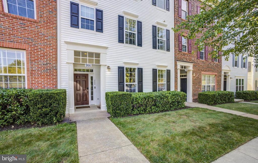 916 ORCHARD RIDGE DRIVE 100