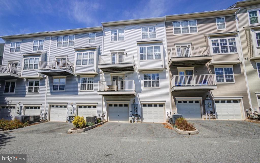 916 ORCHARD RIDGE DRIVE 100