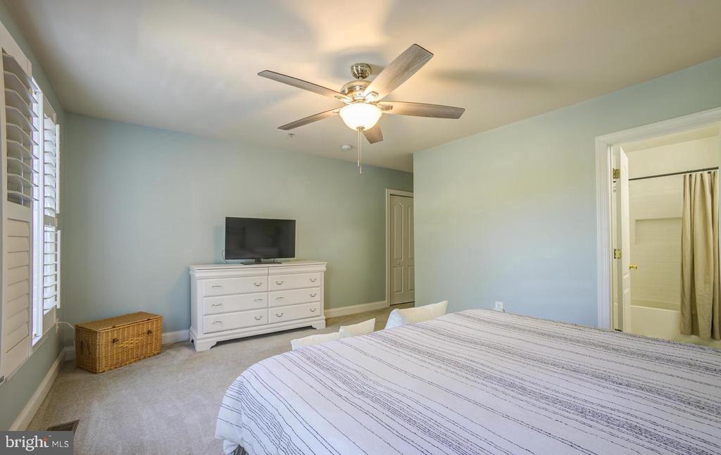 916 ORCHARD RIDGE DRIVE 100