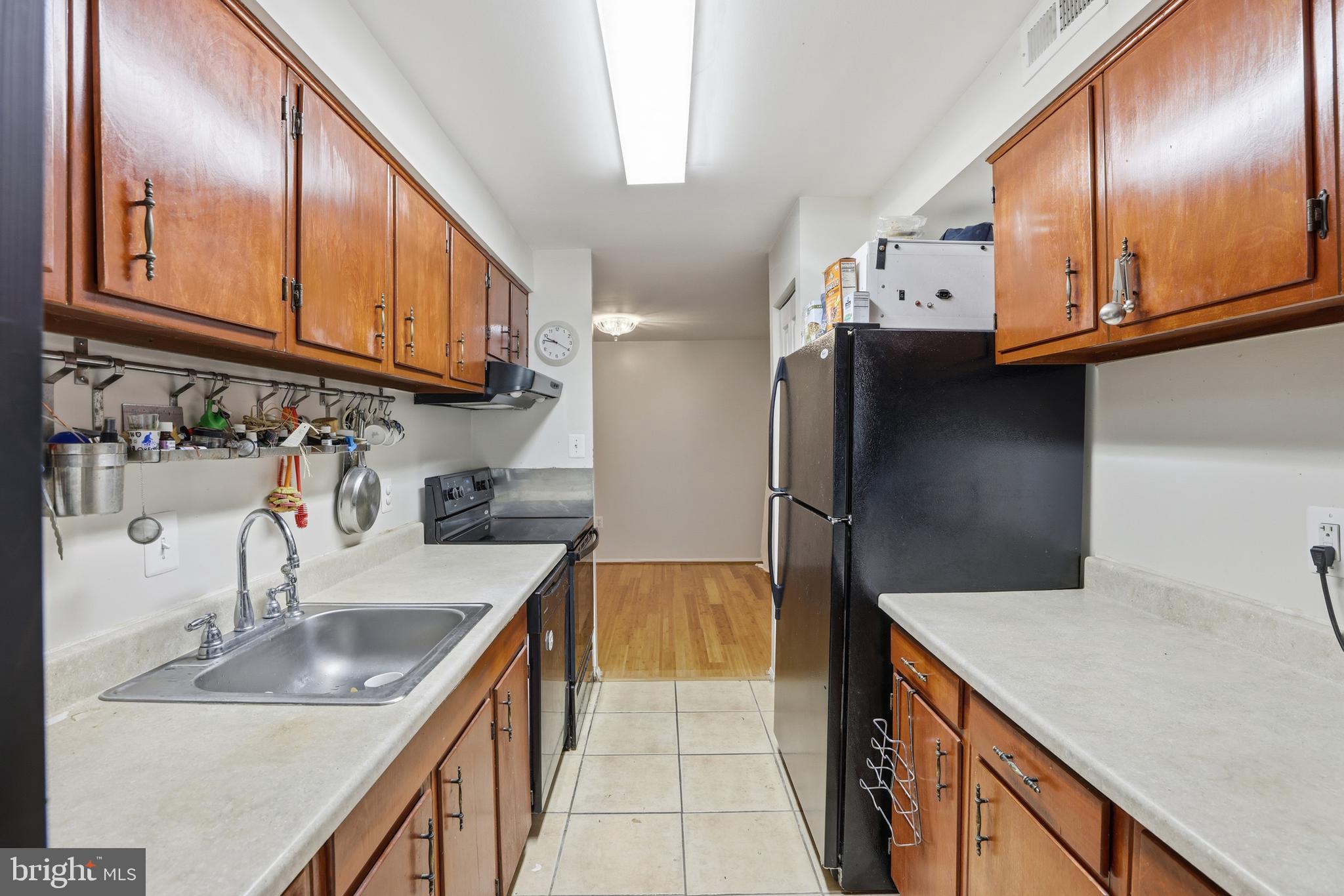 427 CHRISTOPHER AVENUE T-2