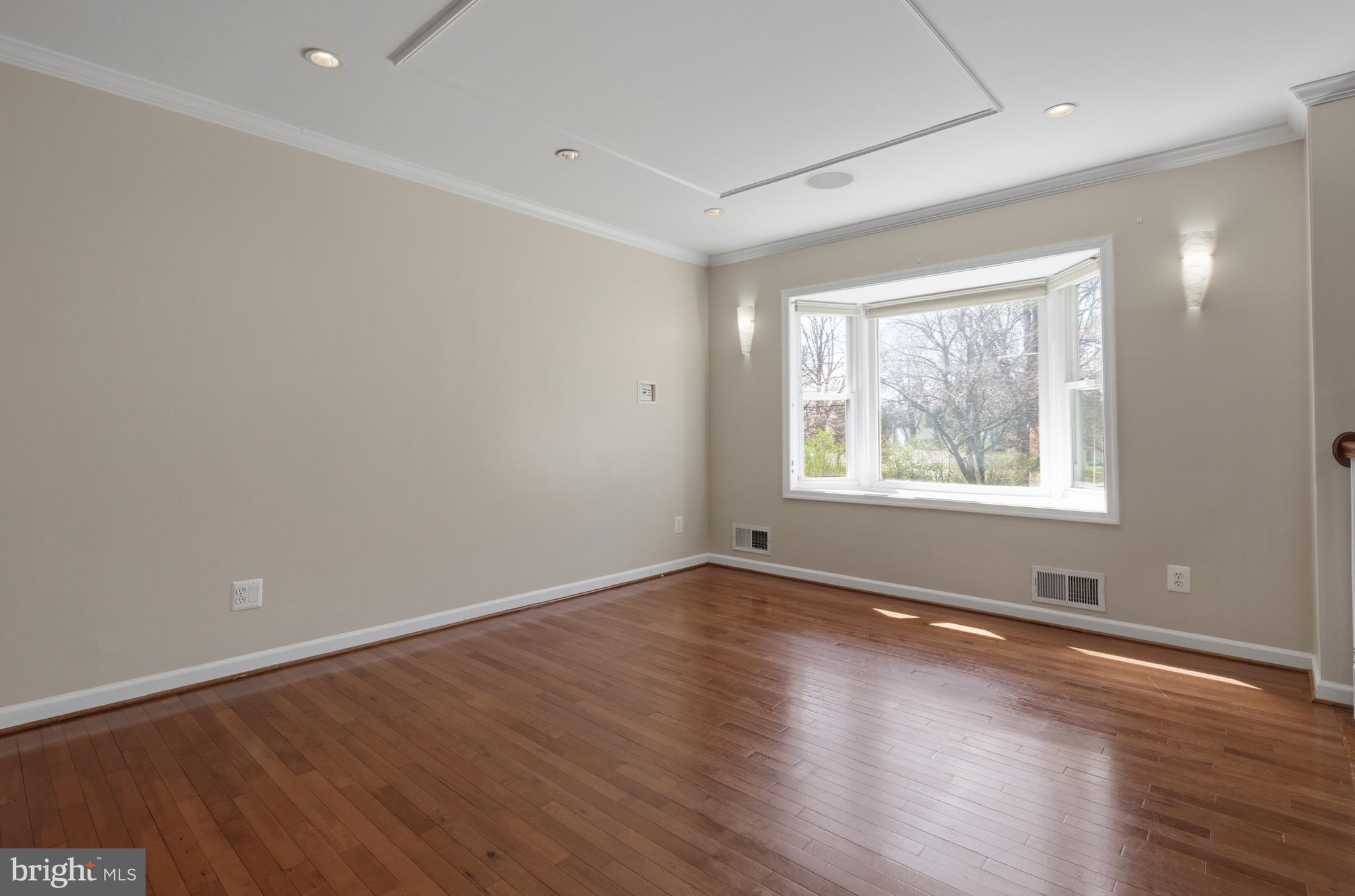 124 WOODLAND ROAD