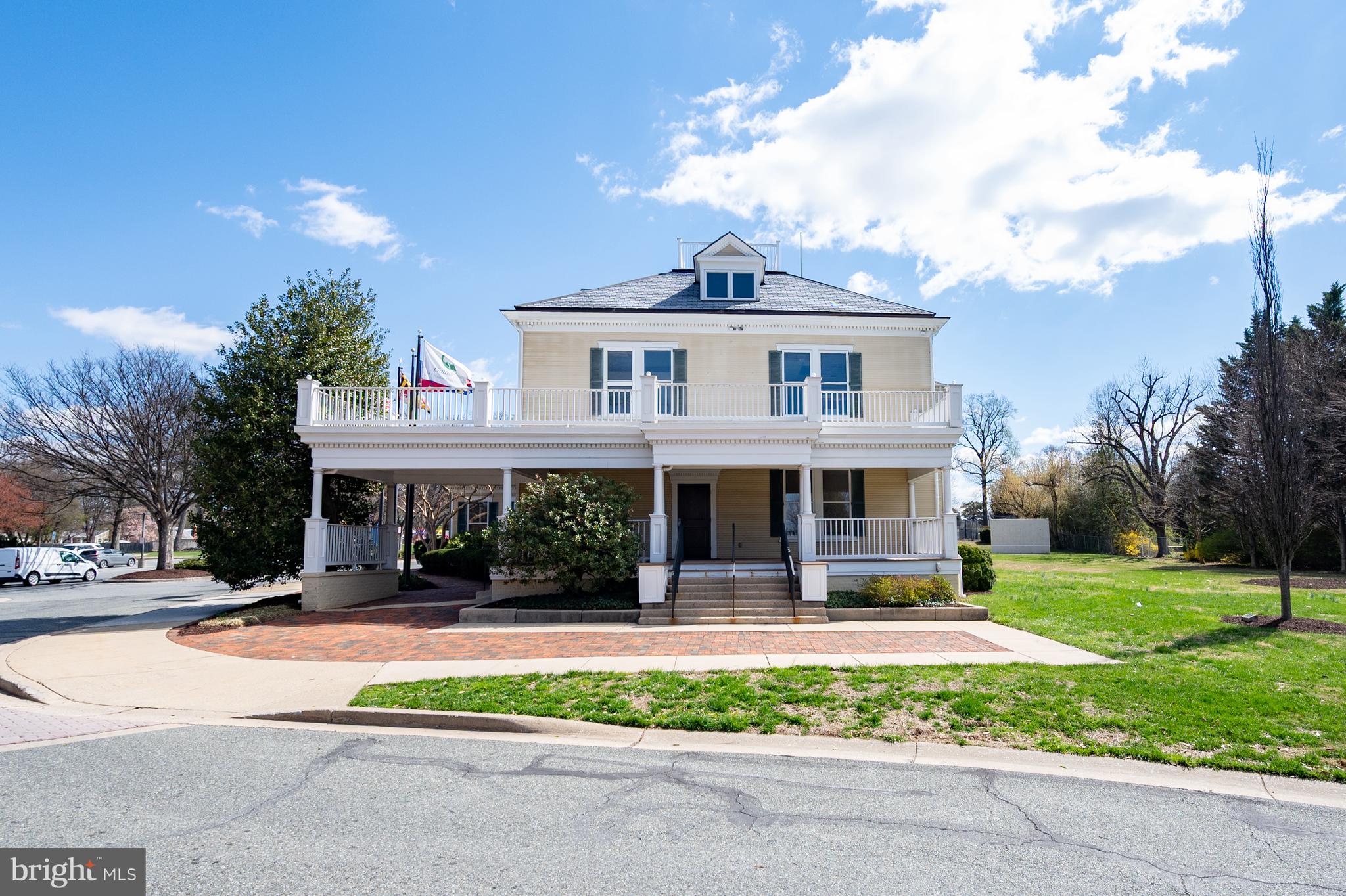 124 WOODLAND ROAD