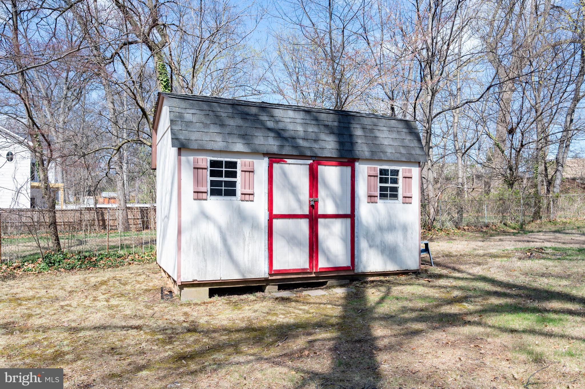 124 WOODLAND ROAD
