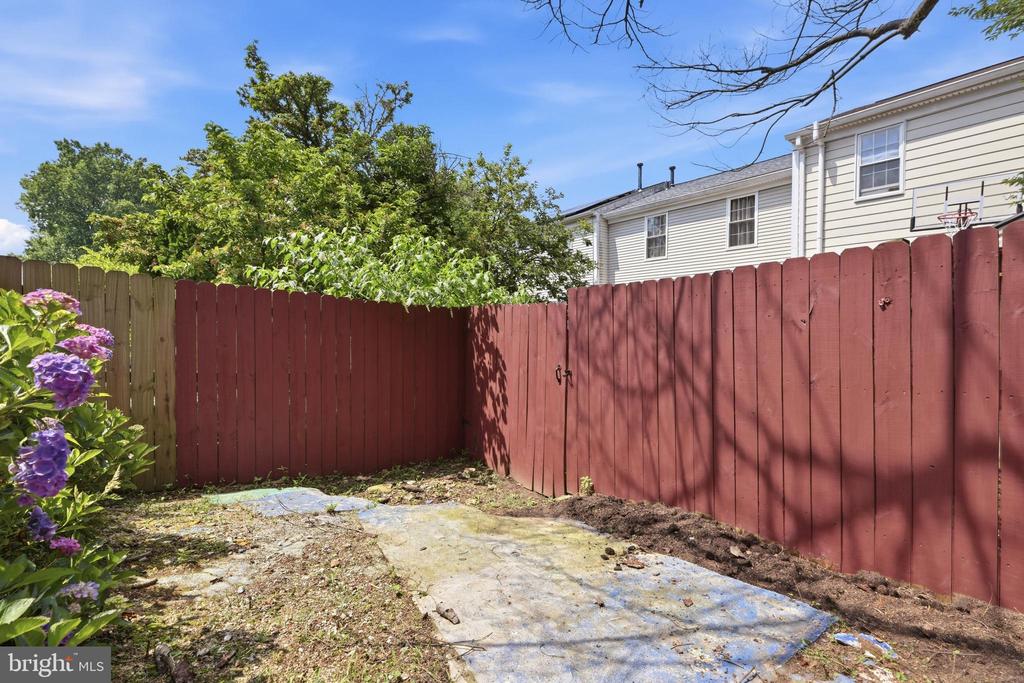 12423 LOFT LANE