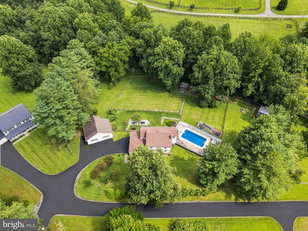 26135 VIEWLAND DRIVE