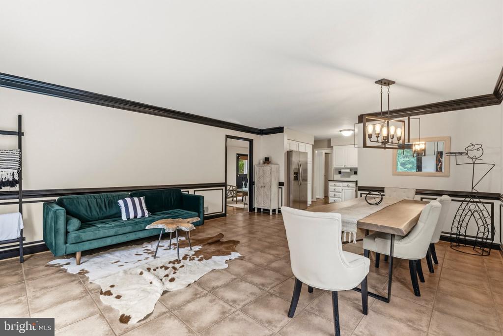 26135 VIEWLAND DRIVE