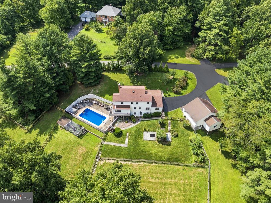 26135 VIEWLAND DRIVE