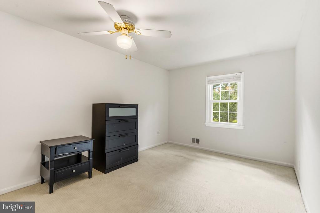 26135 VIEWLAND DRIVE