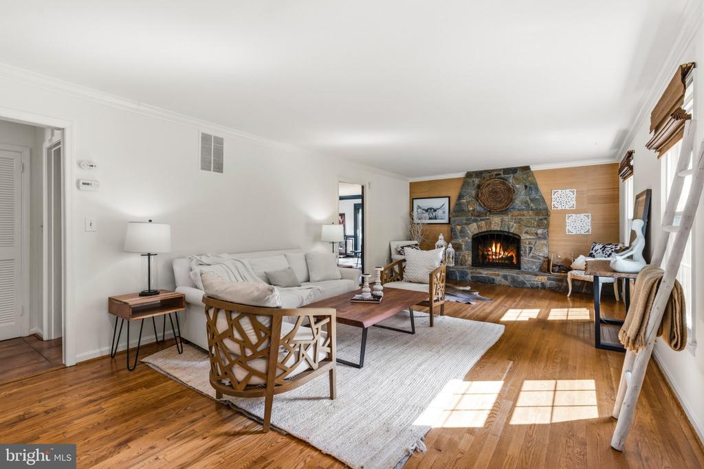 26135 VIEWLAND DRIVE
