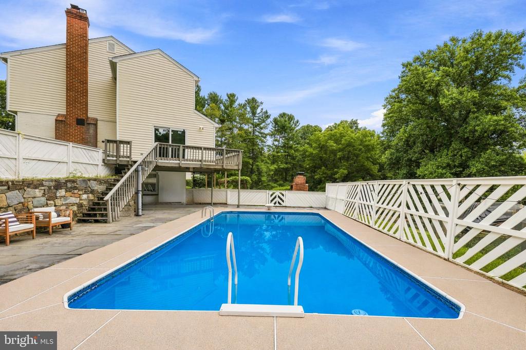 26135 VIEWLAND DRIVE