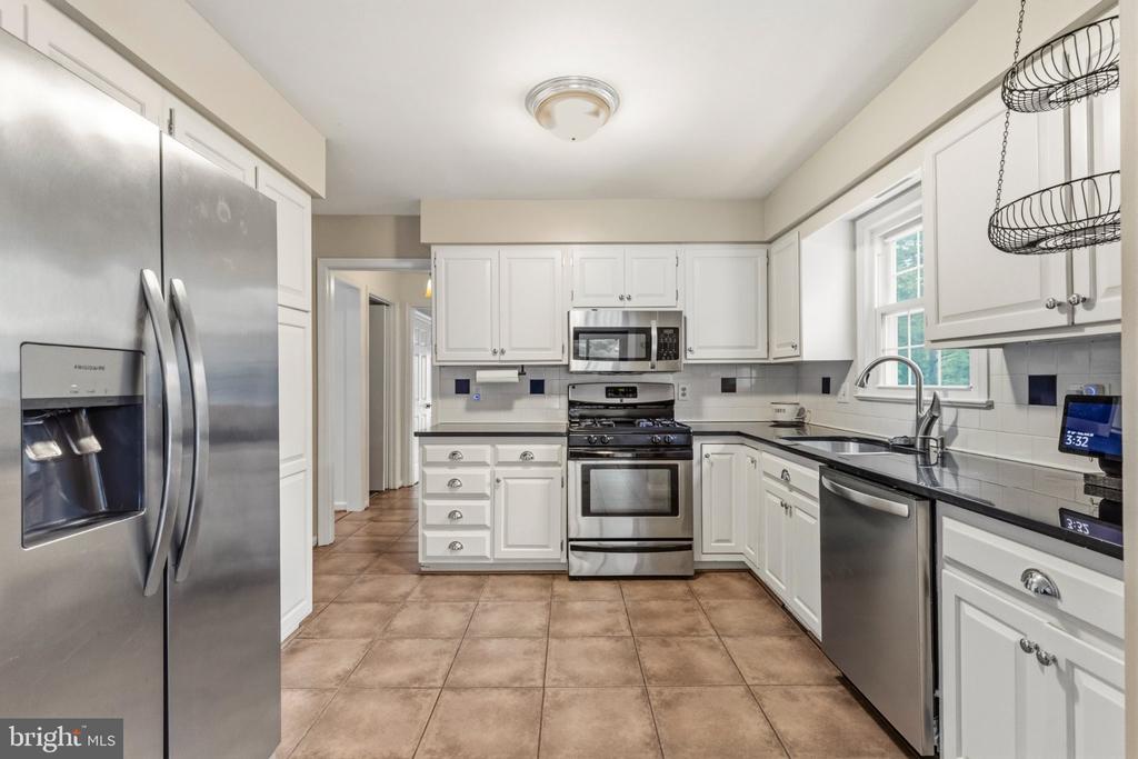 26135 VIEWLAND DRIVE