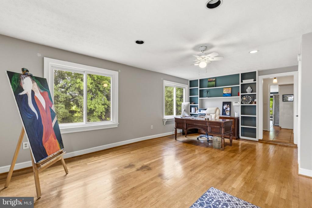 26135 VIEWLAND DRIVE
