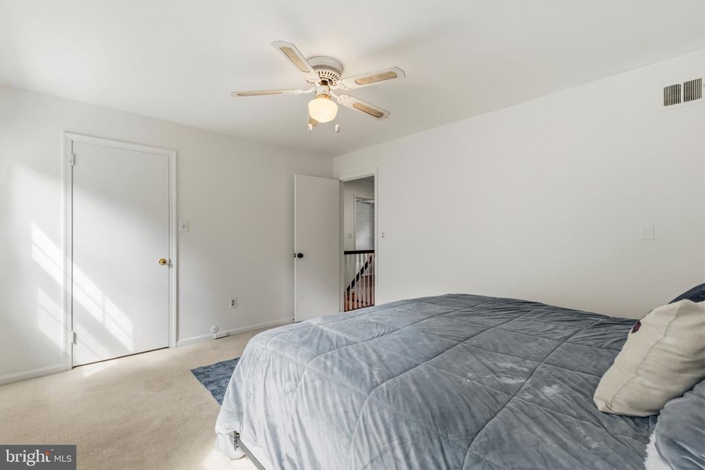 26135 VIEWLAND DRIVE