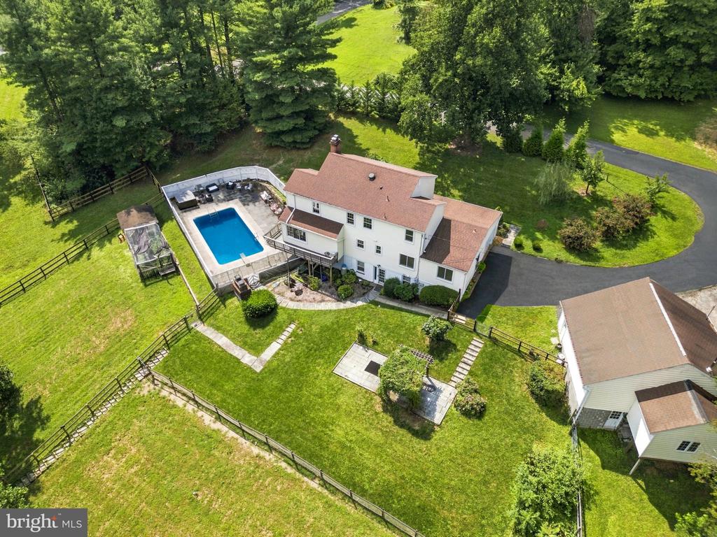 26135 VIEWLAND DRIVE