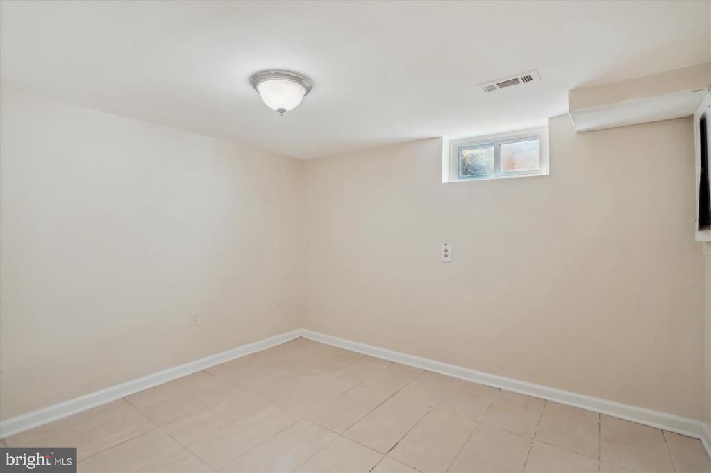 9121 LANHAM SEVERN ROAD