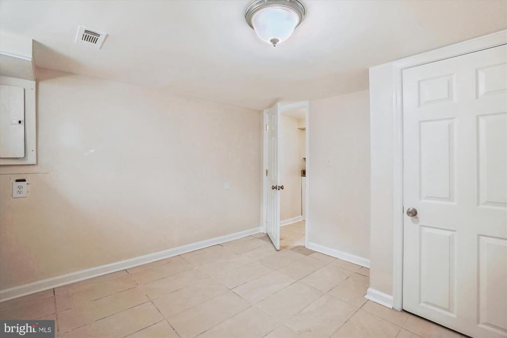 9121 LANHAM SEVERN ROAD