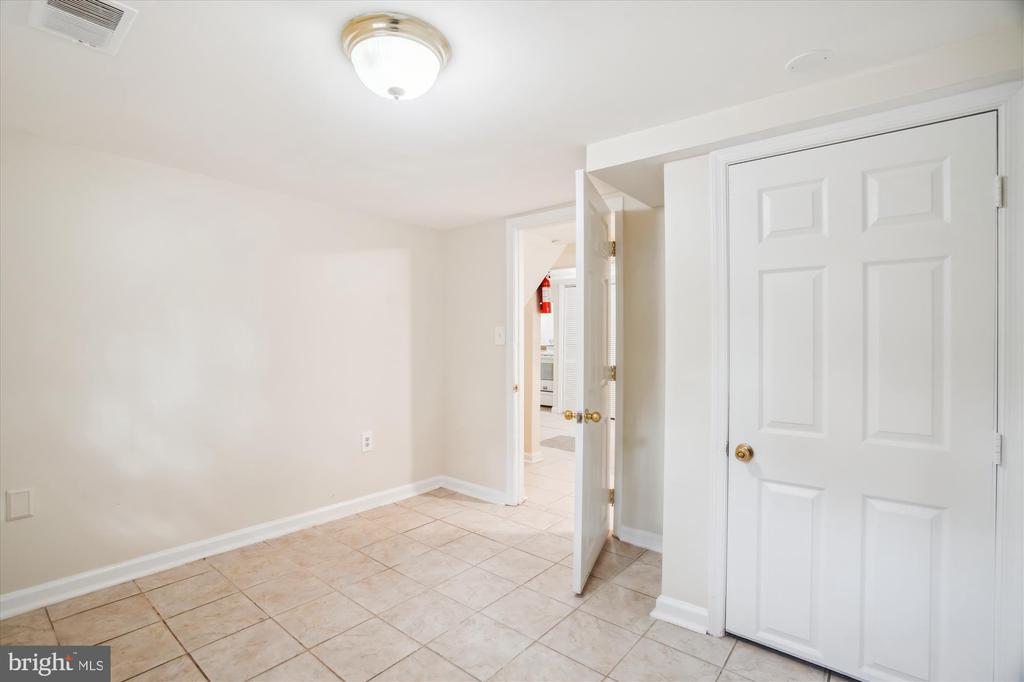 9121 LANHAM SEVERN ROAD