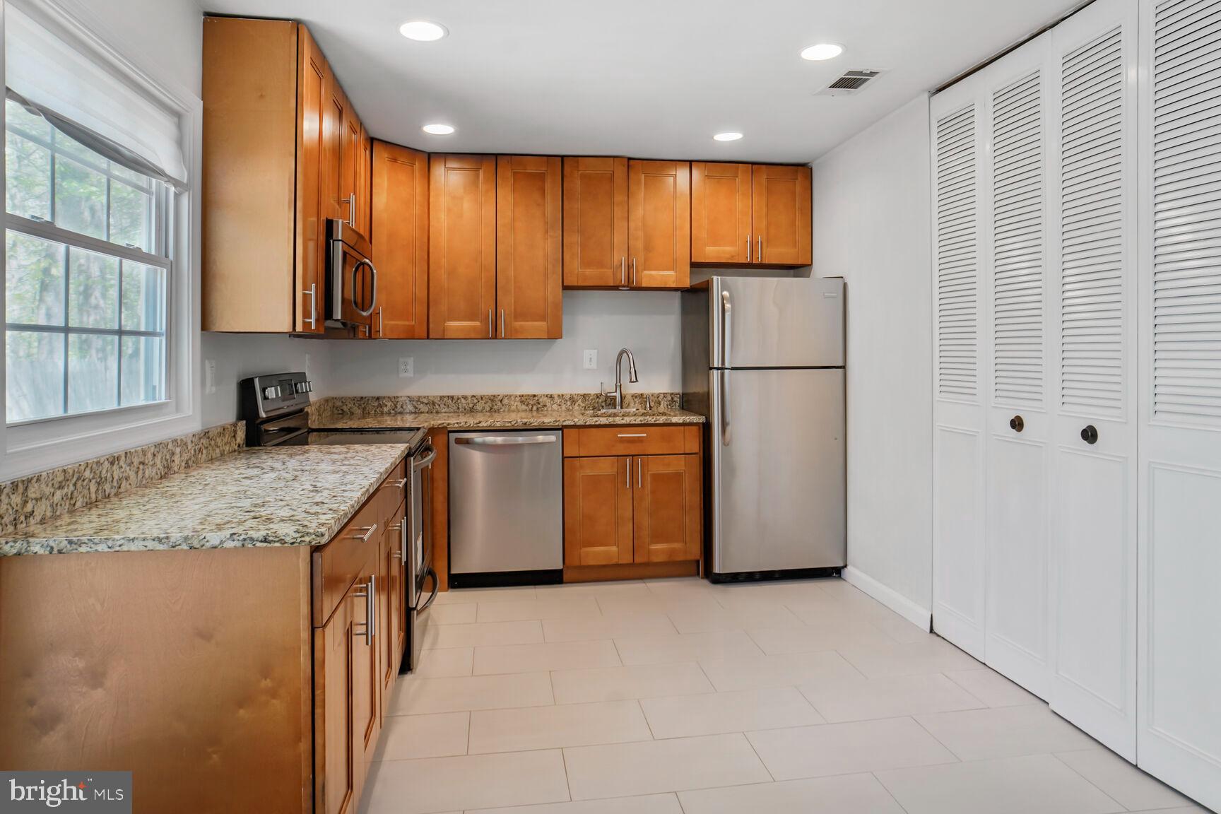 10400 RAMBLING HILL COURT
