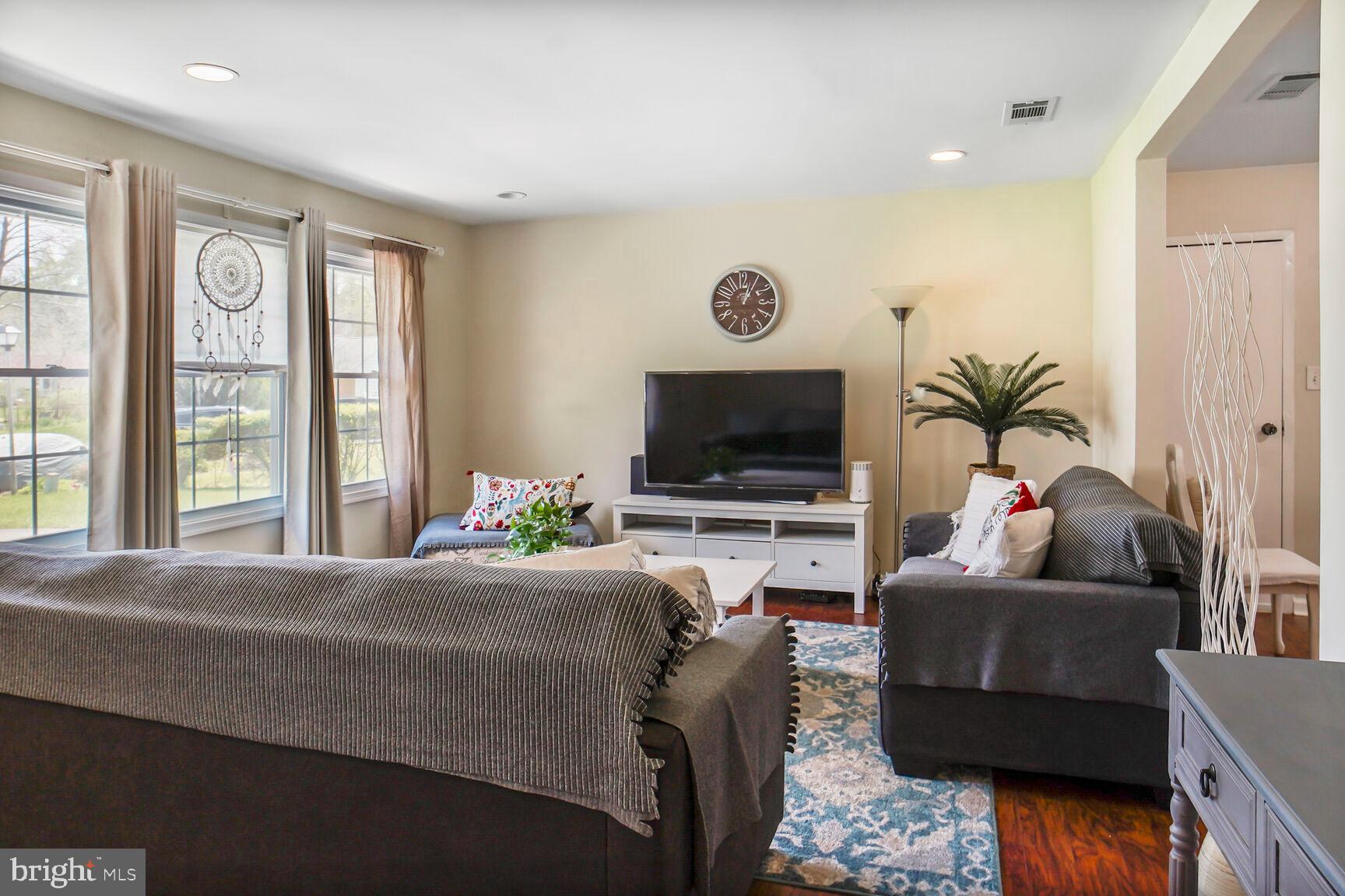 10400 RAMBLING HILL COURT