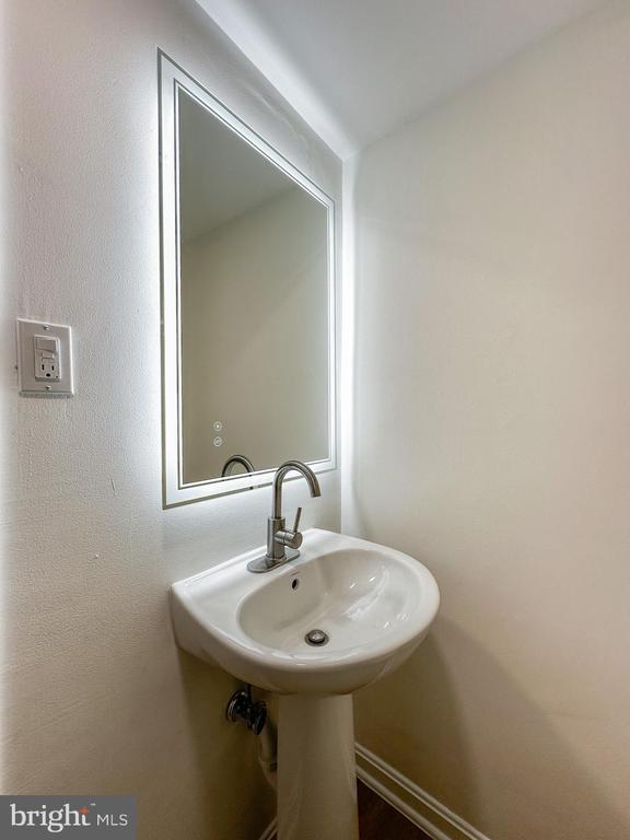 2208 COLUMBIA PLACE